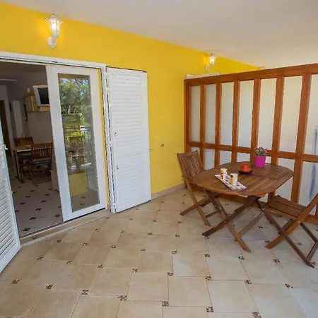 Moderne In Mit Garten Und Terrasse Apartmán Poreč