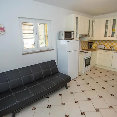 Moderne In Mit Garten Und Terrasse Poreč